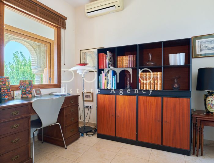 Image No.19-3 Bed Property for sale