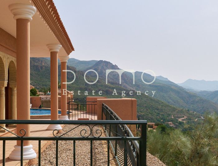 Image No.37-3 Bed Property for sale