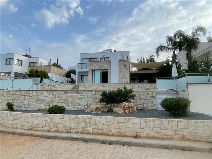 Image No.2-3 Bed Villa for sale