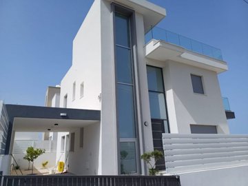 Detached Villa For Sale  in  Chlorakas