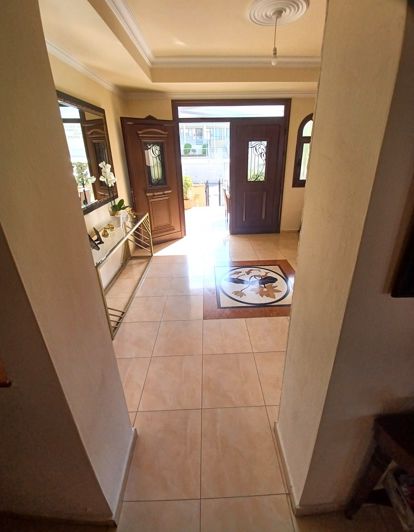 Image No.3-9 Bed Property for sale