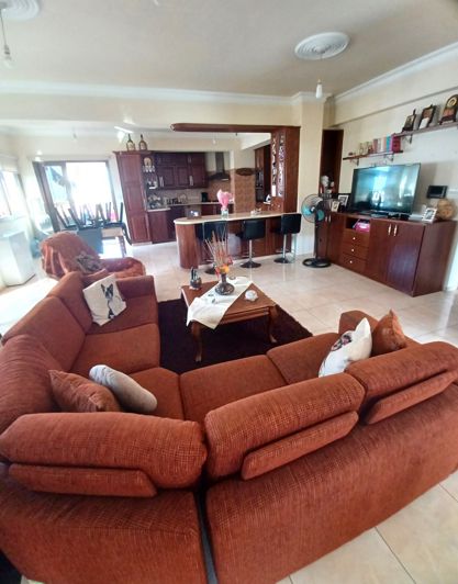 Image No.5-9 Bed Property for sale