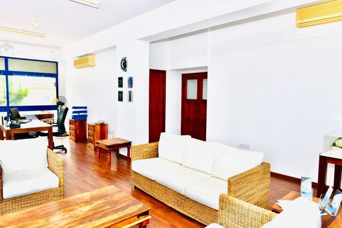 Image No.2-Commercial à vendre à Tala