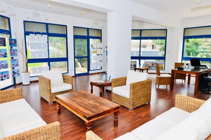 Image No.3-Commercial à vendre à Tala