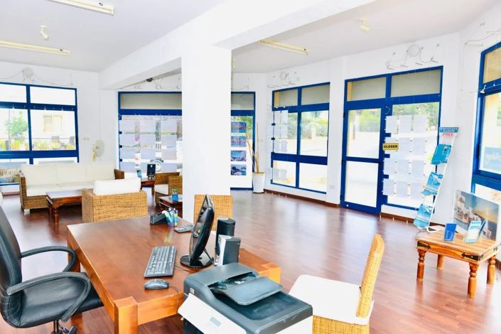 Image No.4-Commercial à vendre à Tala