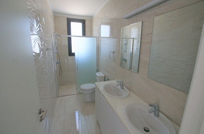 Image No.8-3 Bed Villa for sale