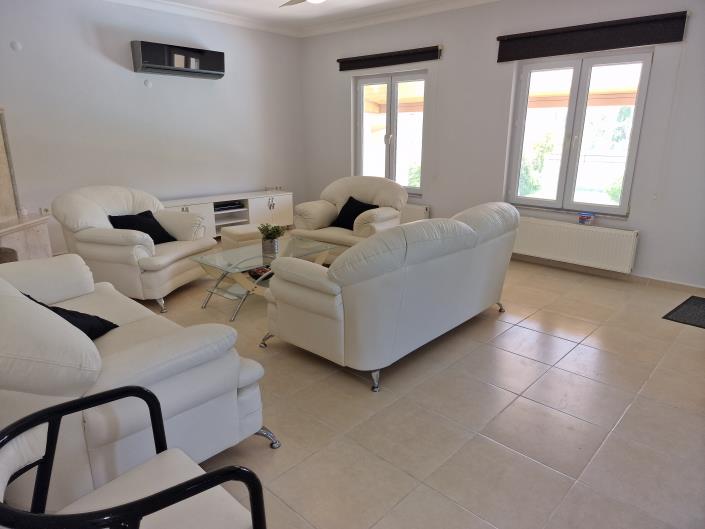 Image No.2-3 Bed Villa / Detached for sale