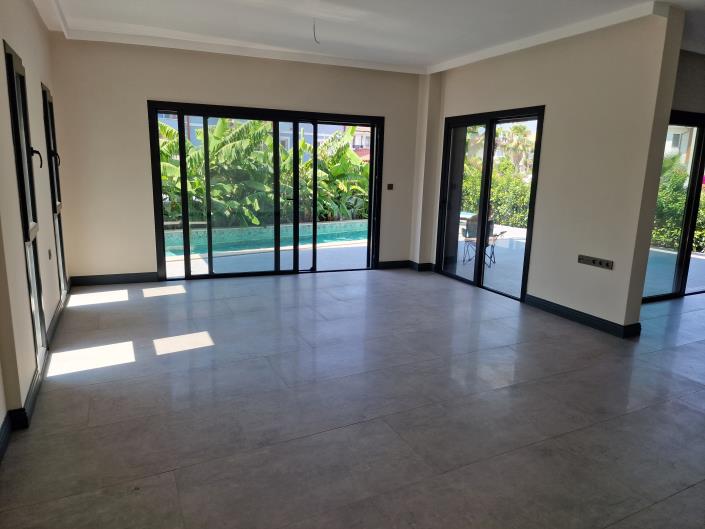 Image No.7-4 Bed Mansion for sale