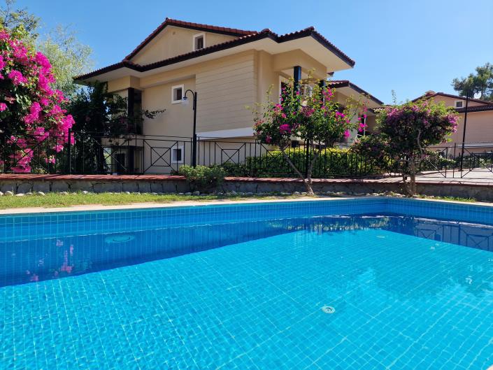 Image No.19-4 Bed Villa / Detached for sale