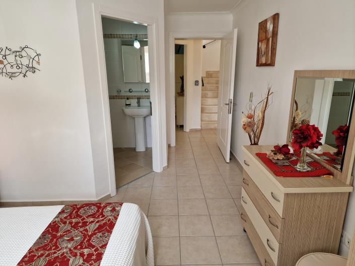 Image No.11-4 Bed Villa / Detached for sale