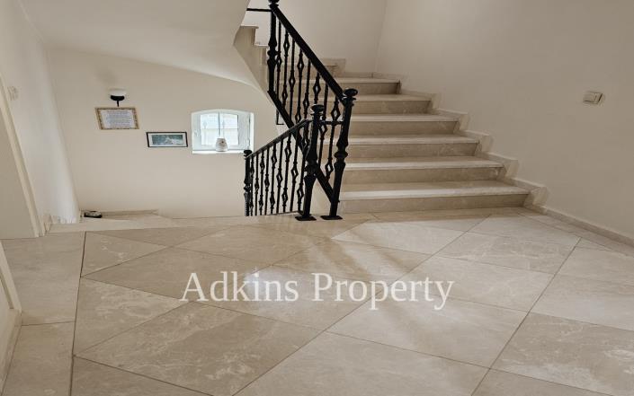 Image No.12-4 Bed Villa / Detached for sale