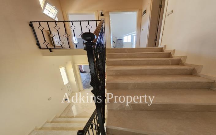 Image No.21-4 Bed Villa / Detached for sale