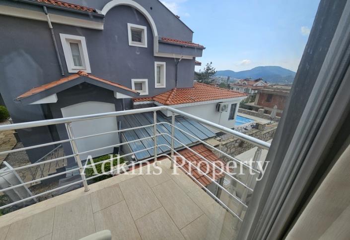 Image No.55-5 Bed Villa / Detached for sale