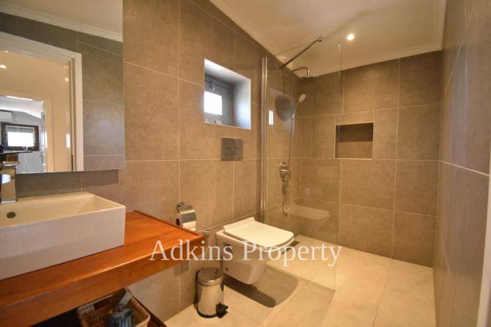 Image No.15-4 Bed Villa / Detached for sale