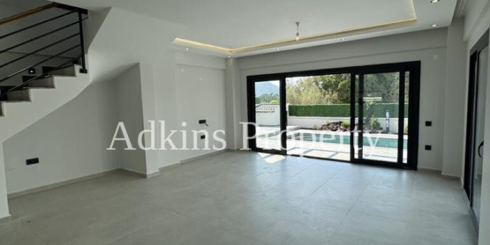 Image No.3-4 Bed Villa / Detached for sale