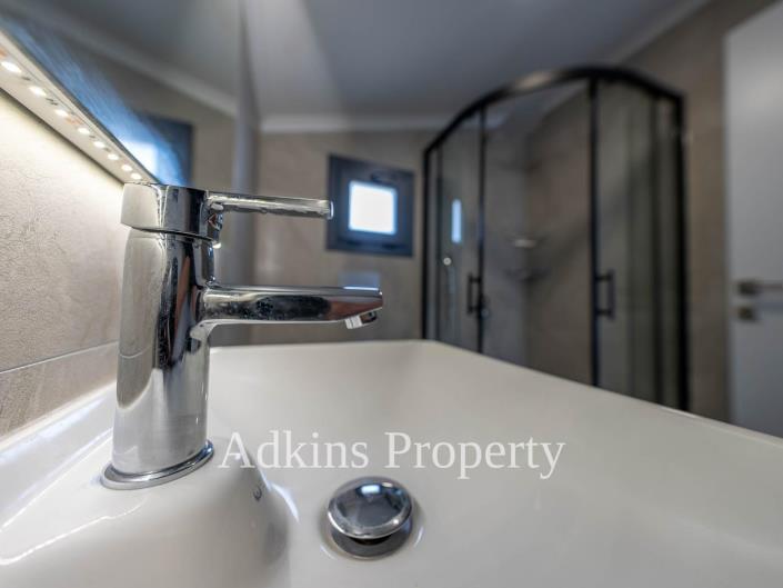 Image No.13-4 Bed Villa / Detached for sale