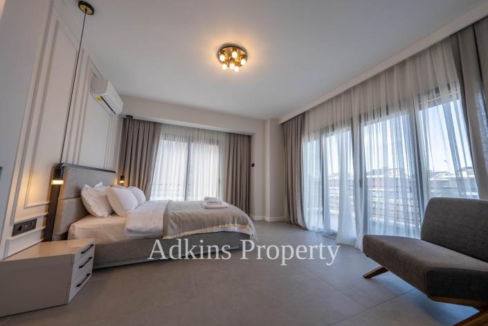 Image No.18-4 Bed Villa / Detached for sale