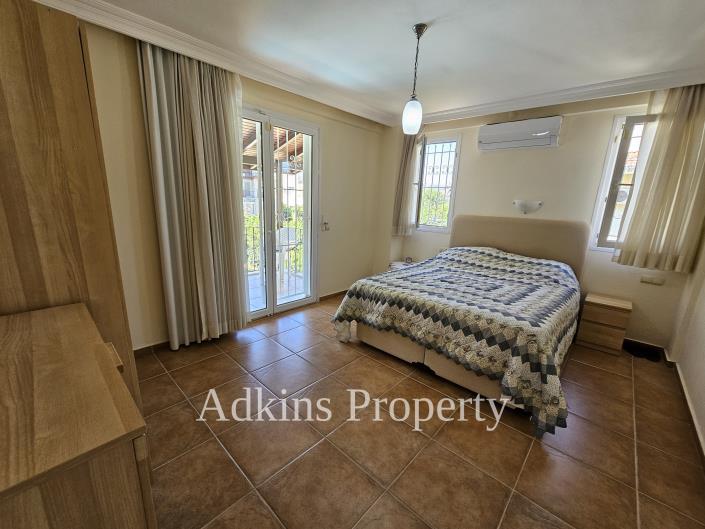 Image No.14-4 Bed Villa / Detached for sale