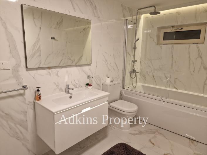 Image No.12-5 Bed Villa / Detached for sale