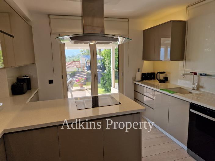 Image No.5-5 Bed Villa / Detached for sale