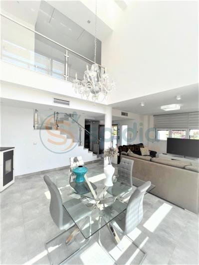 Image No.35-4 Bed Chalet for sale