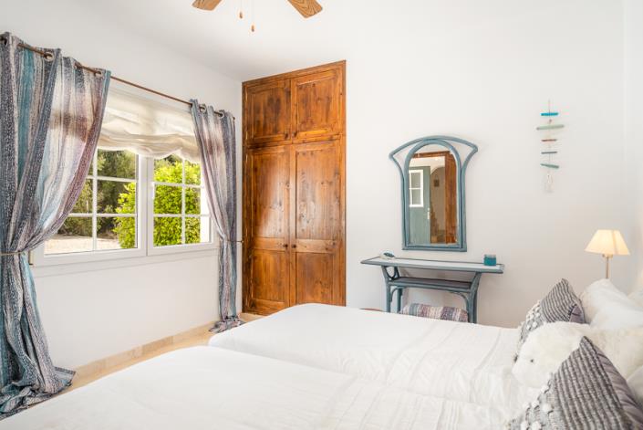 Image No.19-4 Bed Country House for sale