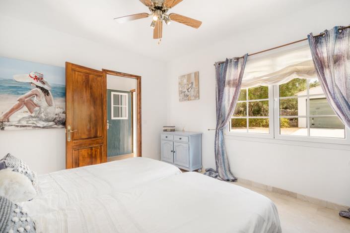 Image No.20-4 Bed Country House for sale