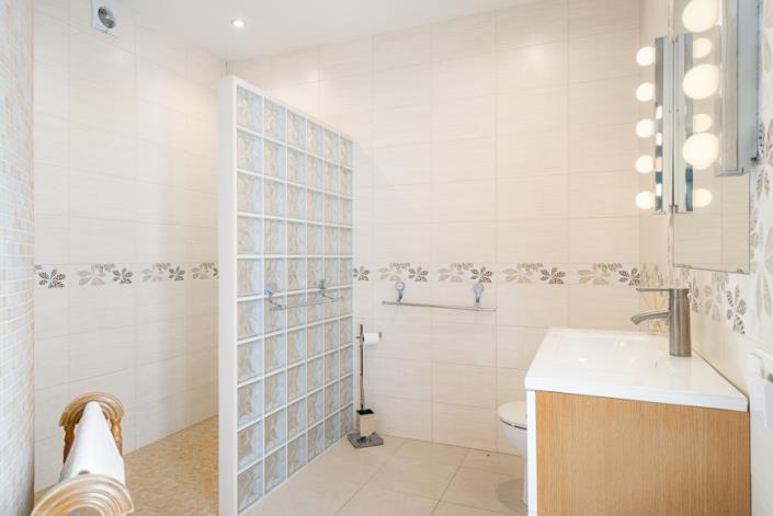 Image No.21-4 Bed Country House for sale