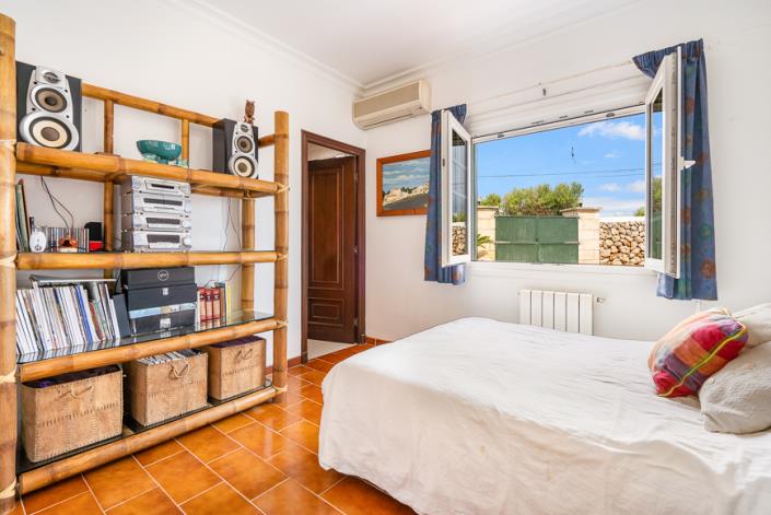 Image No.12-4 Bed Country House for sale