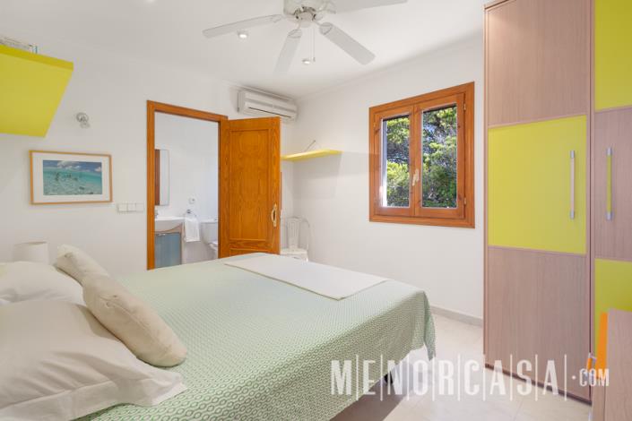 Image No.12-4 Bed Villa / Detached for sale