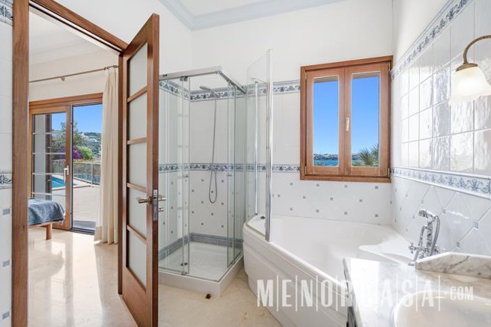 Image No.39-5 Bed Villa / Detached for sale