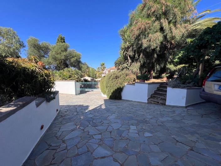 Image No.10-Villa de 4 chambres à vendre à Kamaria