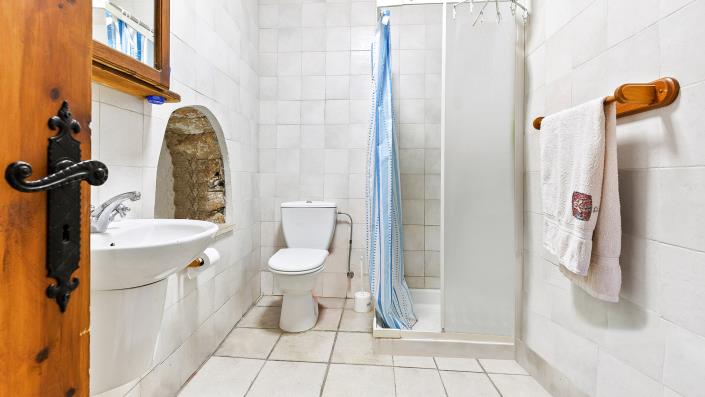 Image No.9-8 Bed Hotel for sale