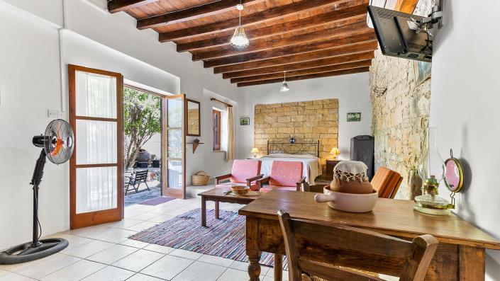 Image No.18-8 Bed Hotel for sale