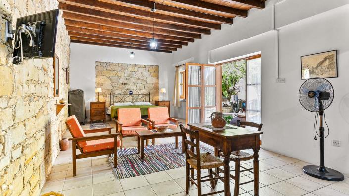 Image No.23-8 Bed Hotel for sale