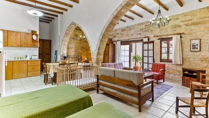 Image No.30-8 Bed Hotel for sale