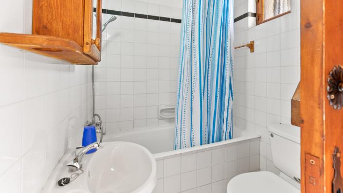 Image No.34-8 Bed Hotel for sale