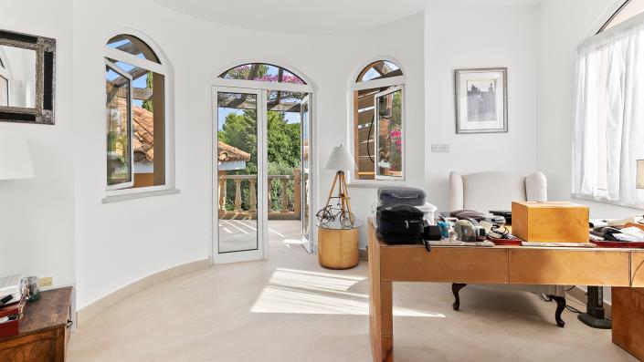 Image No.12-4 Bed Villa / Detached for sale