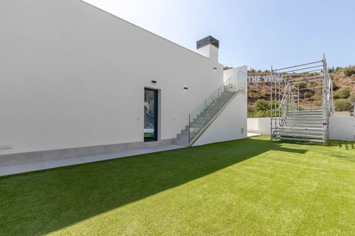 Image No.3-3 Bed Property for sale