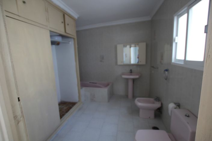 Image No.10-4 Bed Property for sale