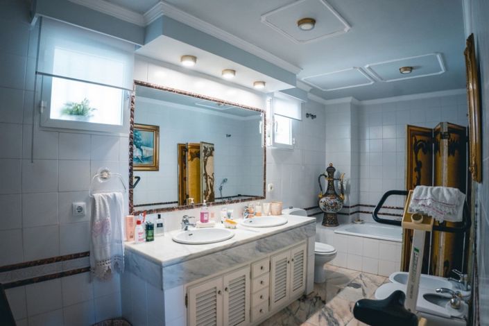 Image No.7-4 Bed Property for sale