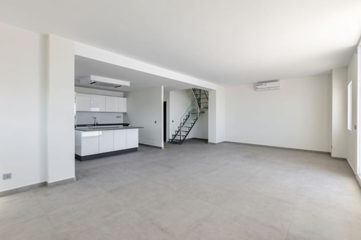 Image No.6-3 Bed Property for sale