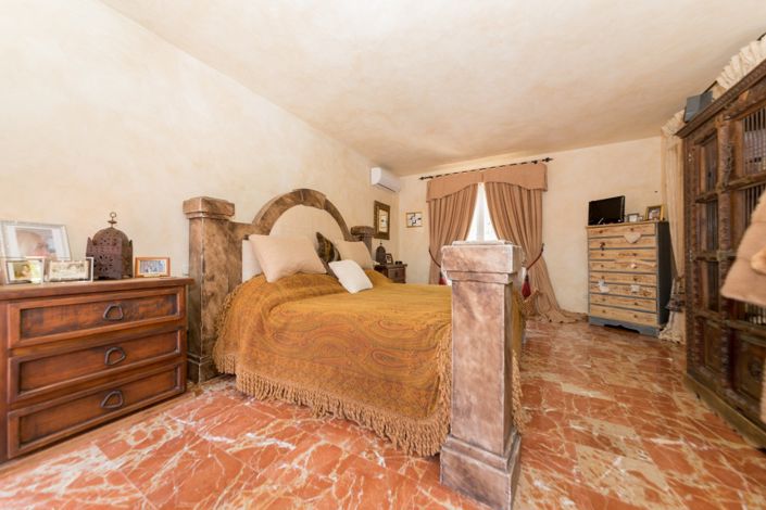 Image No.20-5 Bed Villa for sale