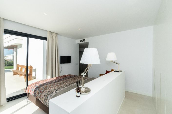 Image No.9-3 Bed Apartment for sale