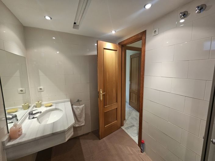 Image No.8-3 Bed Apartment for sale