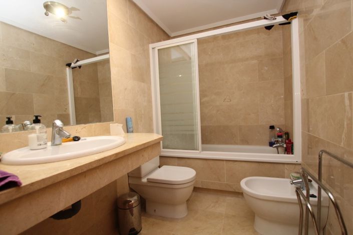 Image No.14-4 Bed Property for sale