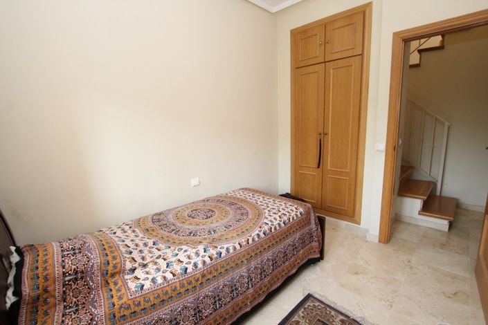 Image No.17-4 Bed Property for sale