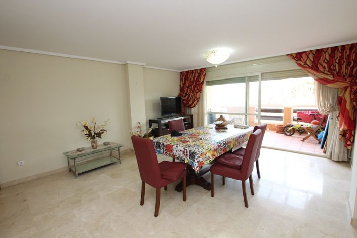 Image No.2-4 Bed Property for sale