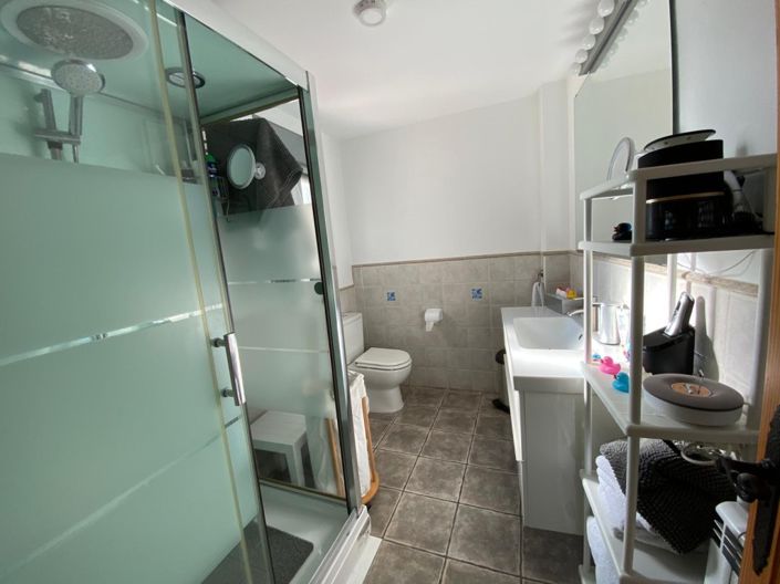 Image No.6-3 Bed Property for sale