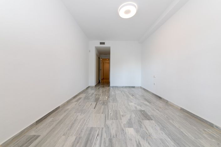 Image No.8-3 Bed Apartment for sale